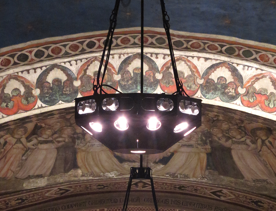 5_Basilica Inferiore - particolare dei nuovi lampadari_rid